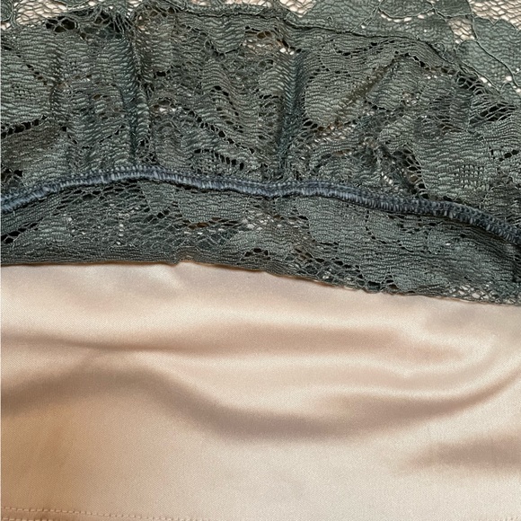 EXPRESS Floral lace tank Mock Neck Flora - Picture 6 of 12